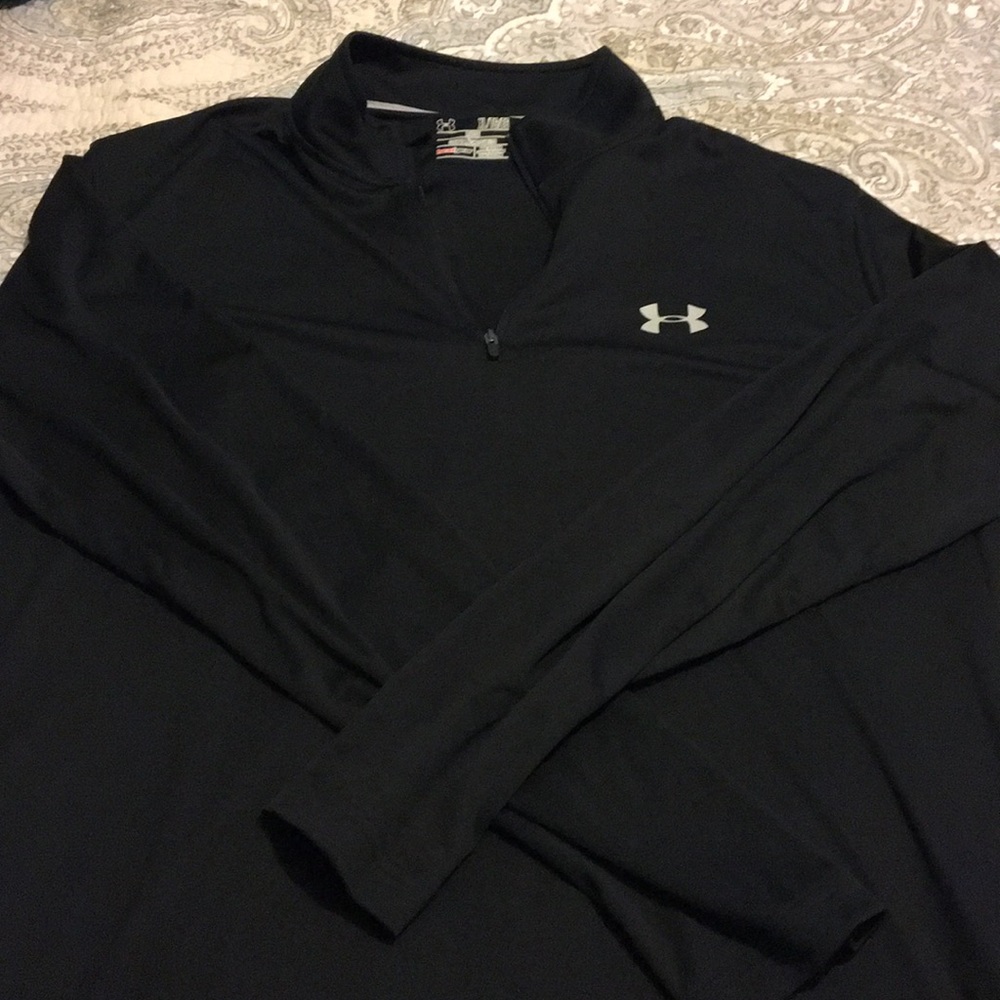 Black heat gear under armour shirt